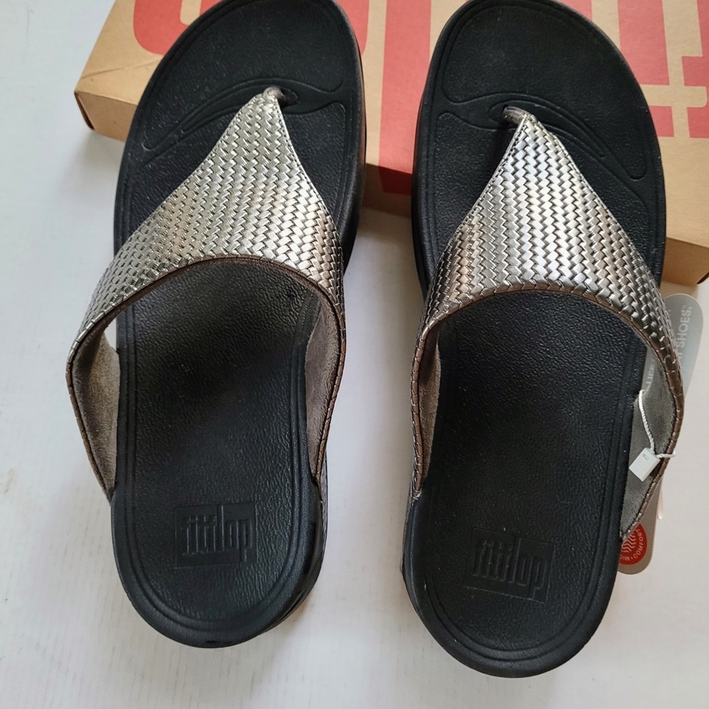 New in Box Fit Flop Lulu Weave Pewter size 10 sandal